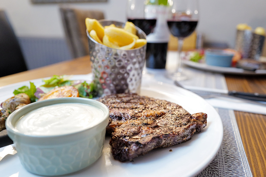 ship-inn-steak-dinner-2